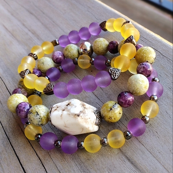 Howlite three bracelet stack - Picture 4 of 13